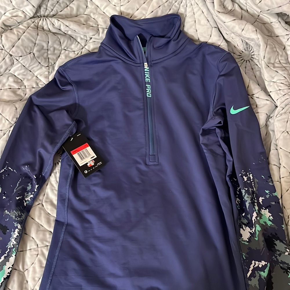 Nike Pro Women’s pullover - Picture 2 of 4